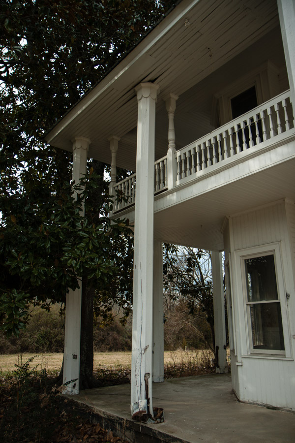 Twice-abandoned house near Cartersville
