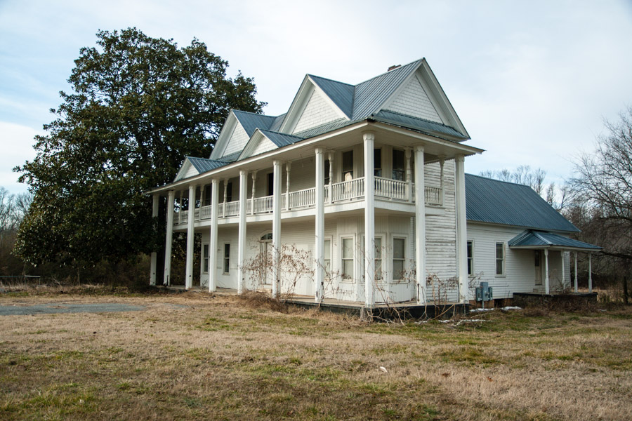 Twice-abandoned house near Cartersville