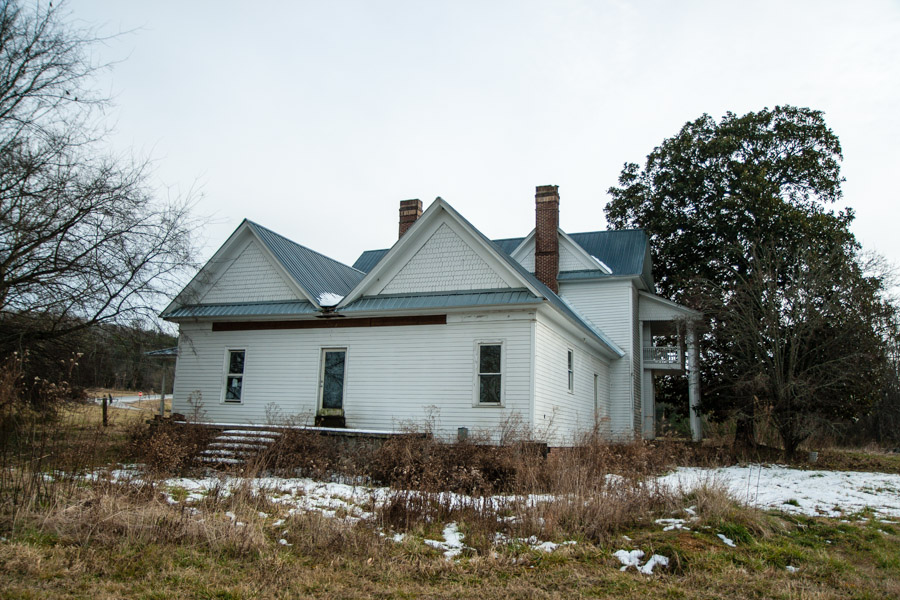 Twice-abandoned house near Cartersville