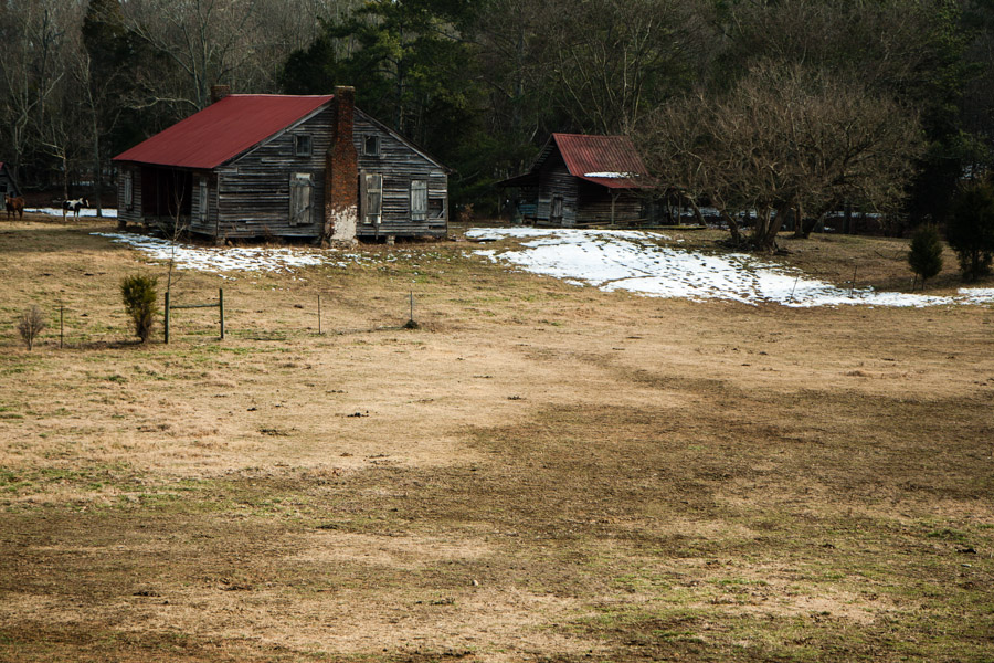 Abandoned house and shed near Cartersville
