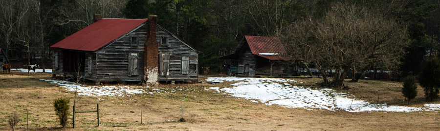Abandoned house and shed near Cartersville