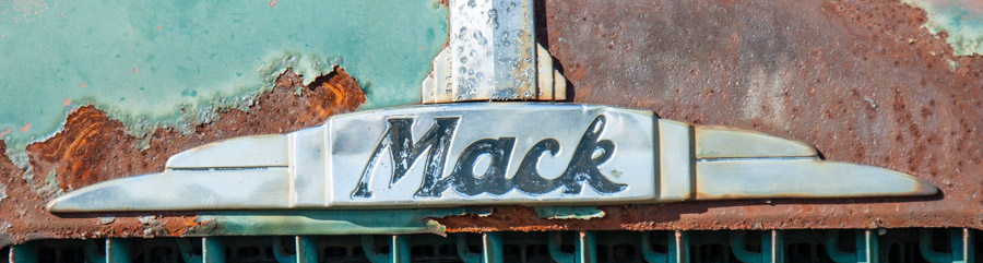 Abandoned tow truck im Marietta