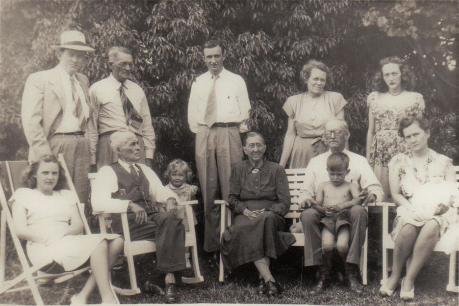 Ray and Juanita on left