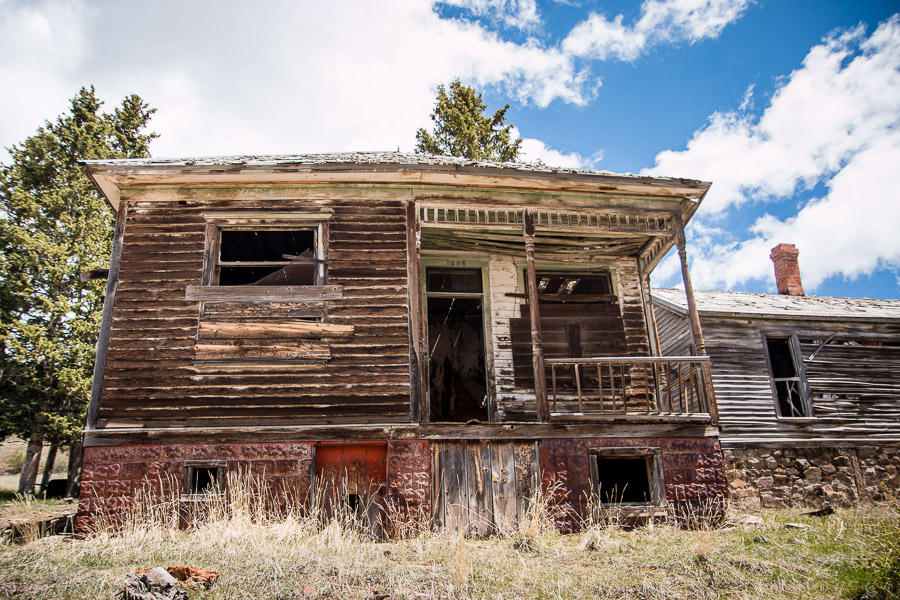 Abandoned houses near Victor