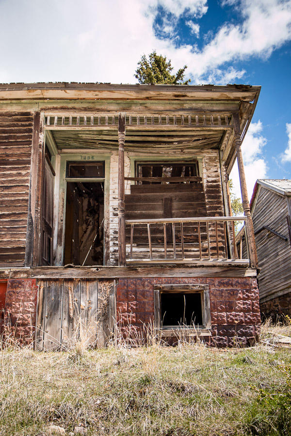Abandoned houses near Victor